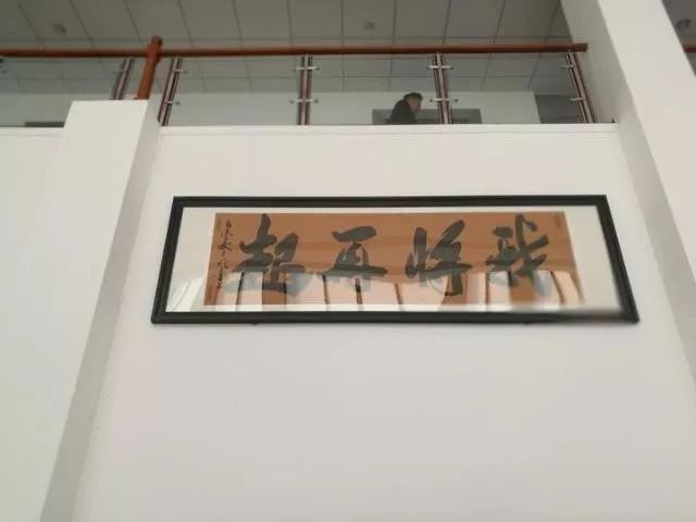 利民的办公楼里挂着‘我将再起’四个大字