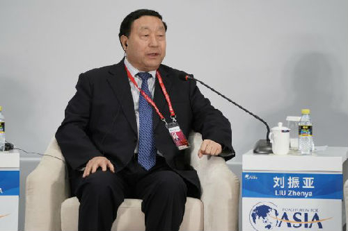 　　4月10日，博鳌亚洲论坛2018年年会“合作推进2030议程和可持续发展目标”分论坛在海南博鳌举行。这是全球能源互联网发展合作组织主席、中国电力企业联合会理事长刘振亚在论坛上发言。（新华社）