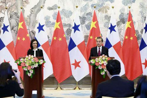 中国与巴拿马签署公报。