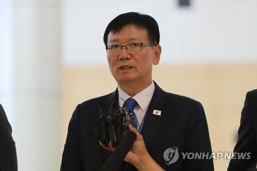 　　9月16日，韩国京畿道坡州市都罗山南北出入境事务所，率先遣队访朝筹备韩朝首脑会谈的青瓦台国家安保室统一政策秘书徐虎接受媒体采访。图片来源：韩联社