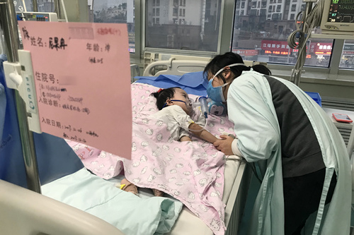 （图为庞贝病患者果果）