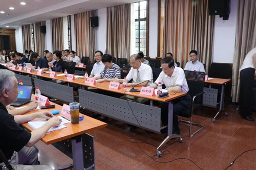（图为“罕见病立法前沿论坛——立法困境及出路学术研讨会”）