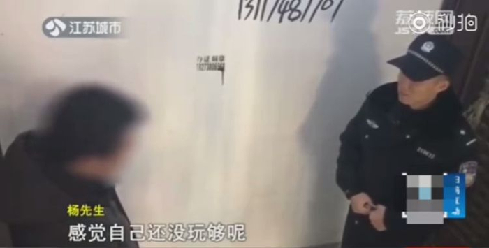 同为女人，对这位年轻妈妈生出了满满的心疼。