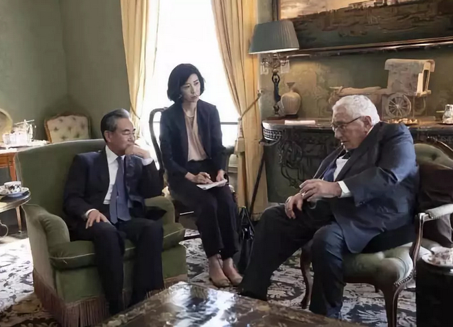 ▲当地时间2019年9月27日，国务委员兼外长王毅在纽约会见美国前国务卿基辛格。&nbsp; &nbsp;图/新京报网