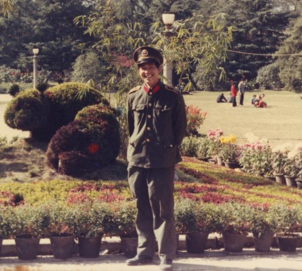 90年代，何海明在某次学术专题交流会后留影