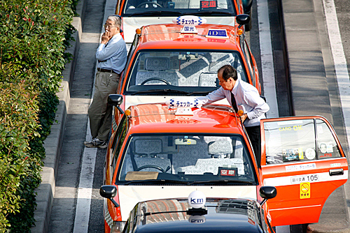  许多日本出租车司机的年龄都超过60岁。（路透社）