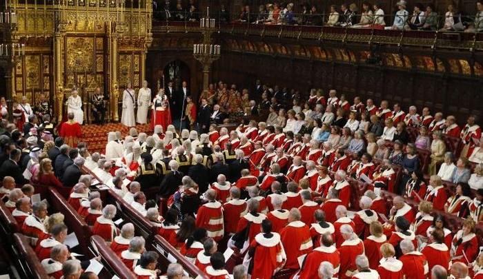 　　▲2015年5月27日新一届英国议会在伦敦威斯敏斯特宫开幕，英国女王伊丽莎白二世发表讲话。&nbsp; &nbsp;图/新华社