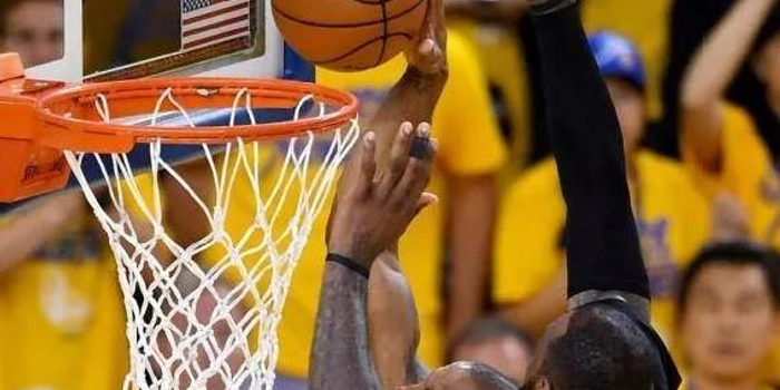 超级大帽+三分绝杀,詹姆斯超过乔丹,加冕NBA