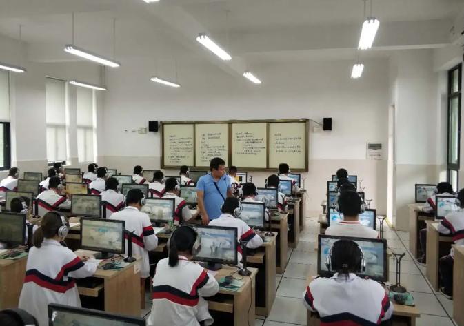 珠海一中平沙校区借助升学e网通线上名师资源 构建“双师课堂”实现信息化教学
