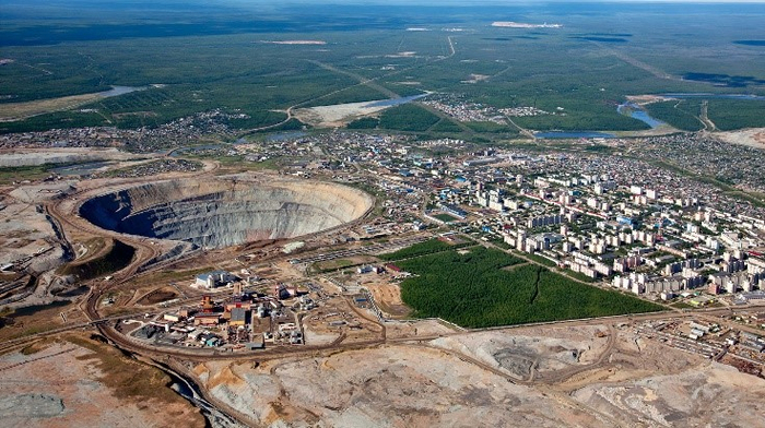 阿尔罗萨公司的矿坑