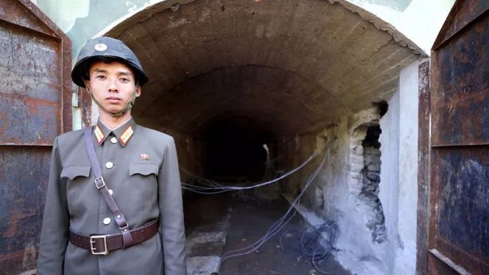 三号坑道内的爆破装置。