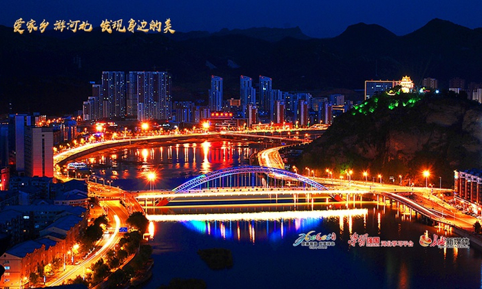 《灯火辉煌武烈河》拍摄于承德市双桥区彩虹桥。汤贵林 摄