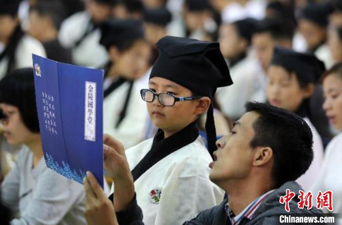  “唯有读书高”的教育理念在整个亚洲地区都非常盛行。（资料图）　泱波　摄