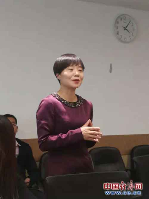 联想知识产权总监、全球法务陈媛青女士向记者介绍联想知识产权发展历程。经济日报-中国经济网记者苏兰/摄