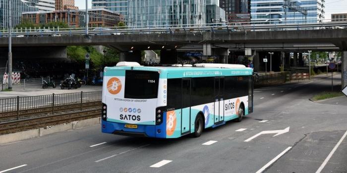 一家荷兰加密货币交易所将一辆公共汽车变成了比特币广告，以绕过谷歌的禁令