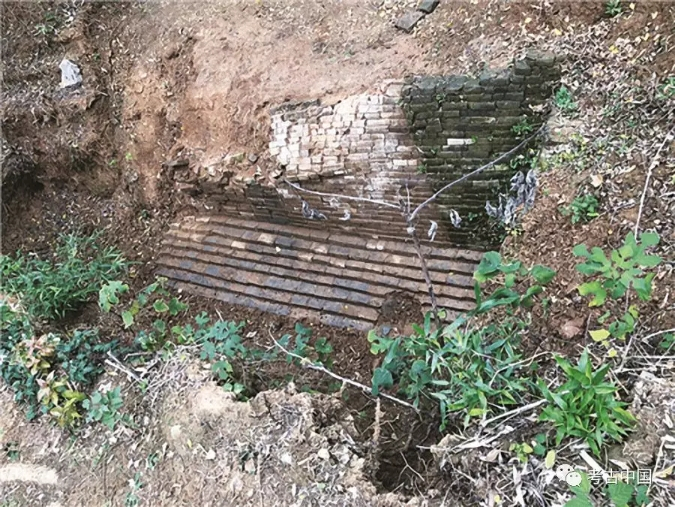  考古发现的刻有“石头”的铭文砖。图片来源：国家文物局