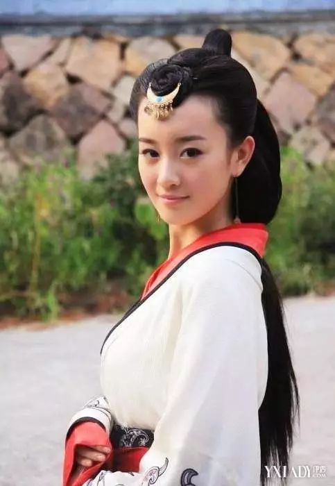 双眼皮夹死苍蝇，五官僵硬像假人，荧幕美人集体变“蛇精”？