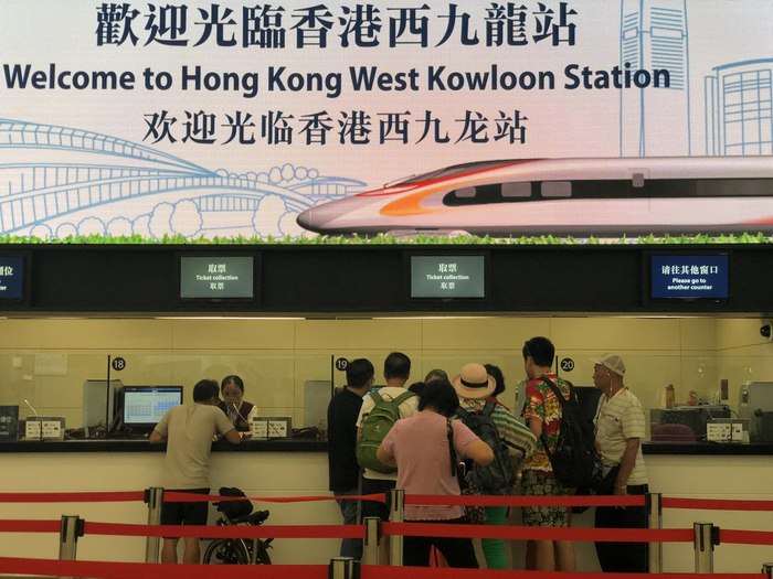 西九龙站票务大厅。