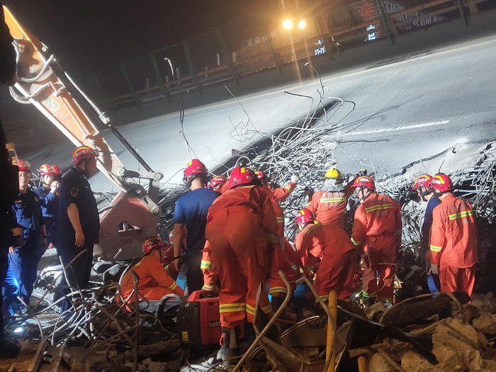 救援现场。 新京报记者 康佳 摄