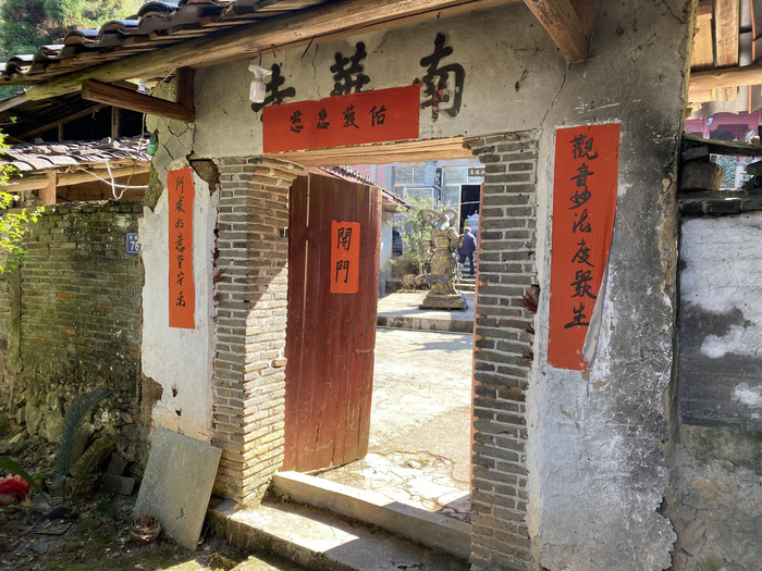 南华寺大门。新京报记者 赵朋乐 摄