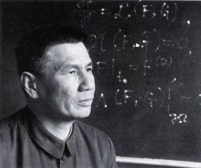  图为曾庆存院士早年照片