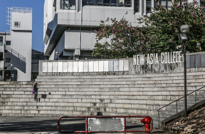 由于提前结束学期，恢复运转的校园冷冷清清。