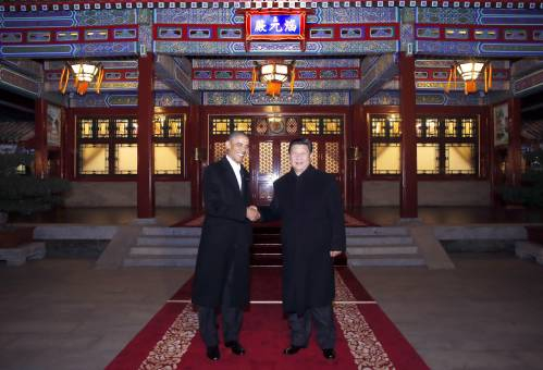 　　2014年11月11日晚，国家主席习近平在北京中南海同时任美国总统奥巴马举行会晤。这是两国元首在瀛台涵元殿前握手。（新华社）