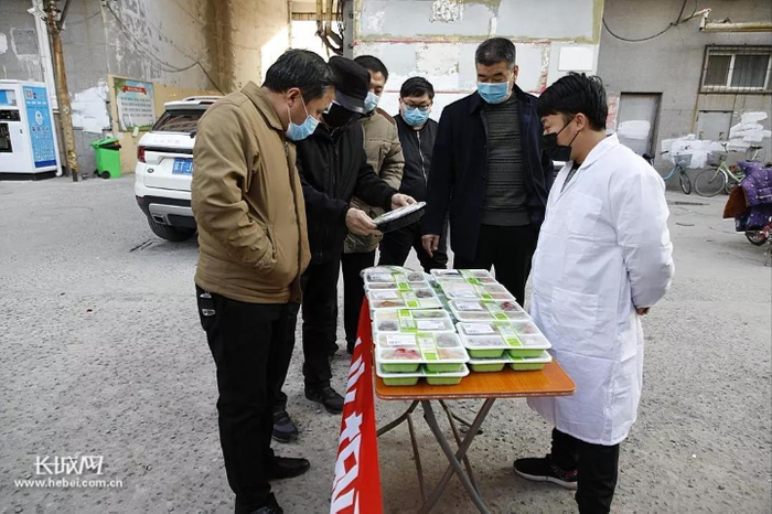 “新鲜到家”半成品菜销售点。任建双 供图