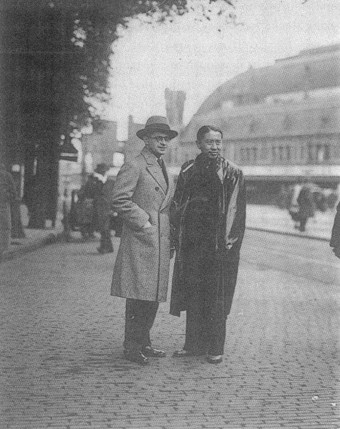  常玉（右）与友人