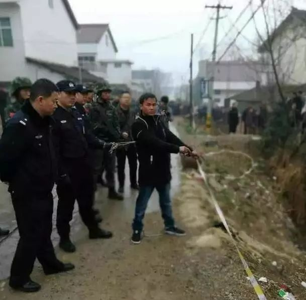 （张扣扣指认犯罪现场&nbsp;资料图片）