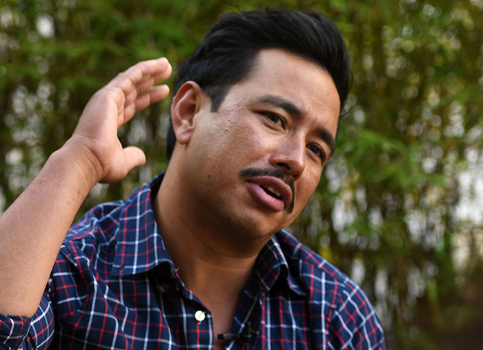  当地时间2019年10月16日，尼泊尔登山运动员尼马尔·普尔亚（Nirmal Purja）在加德满都接受采访。&nbsp; 视觉中国 图