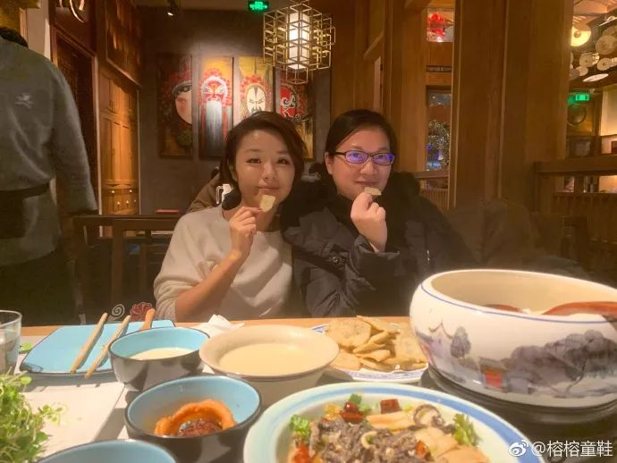 还记得《爱情公寓》里的lisa榕吗?她现在长这样啦!
