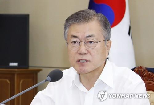 　　当地时间8月20日下午，韩国青瓦台，韩国总统文在寅在首席秘书官和辅佐官会议上发言。（图片来源：韩联社）