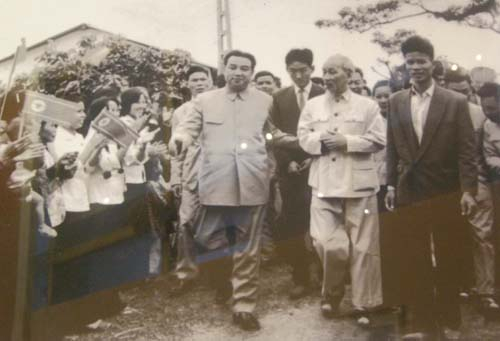 1964年11月，金日成和胡志明在河内