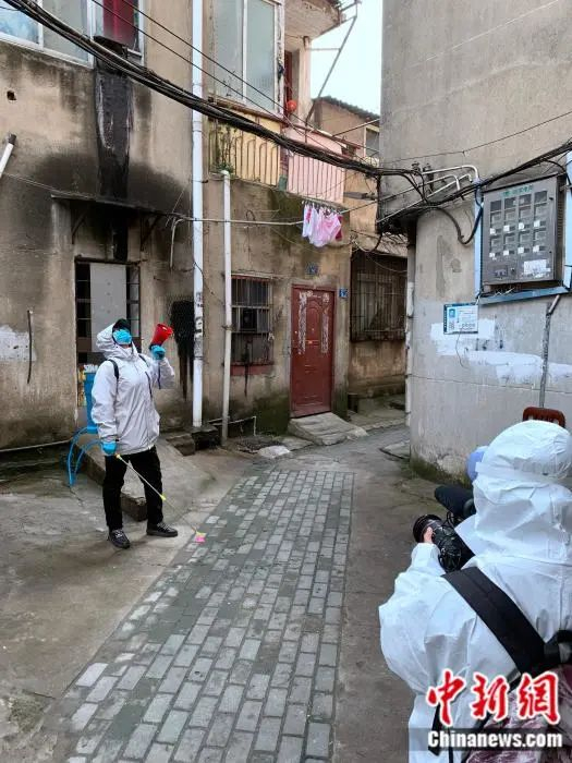 拍摄团队在工作。片方供图