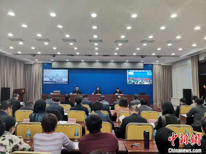 10月29日，黑龙江省居家社区和农村养老服务工作推进电视电话会在哈尔滨市举行。　钟欣　摄