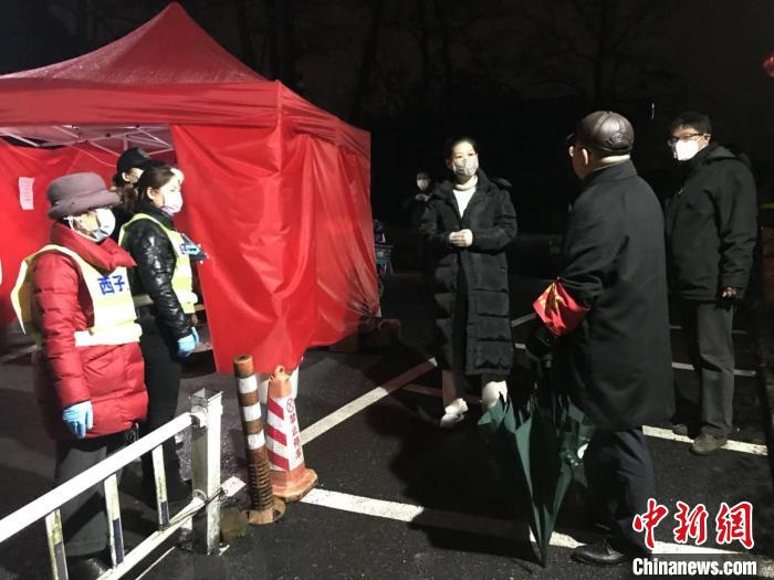 图为疫情期间杭州西湖满觉陇村防控一线 满觉陇村供图 摄