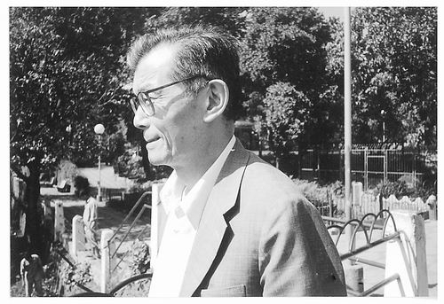 洪朝生参加第十八届国际低温工程大会时在孟买留影。