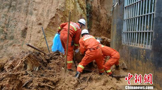 图为事故现场。　罗观保　摄