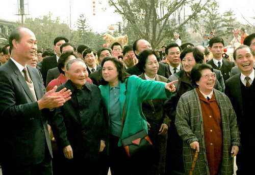 1992年的1月18-21日邓小平在武昌、深圳、珠海和上海。