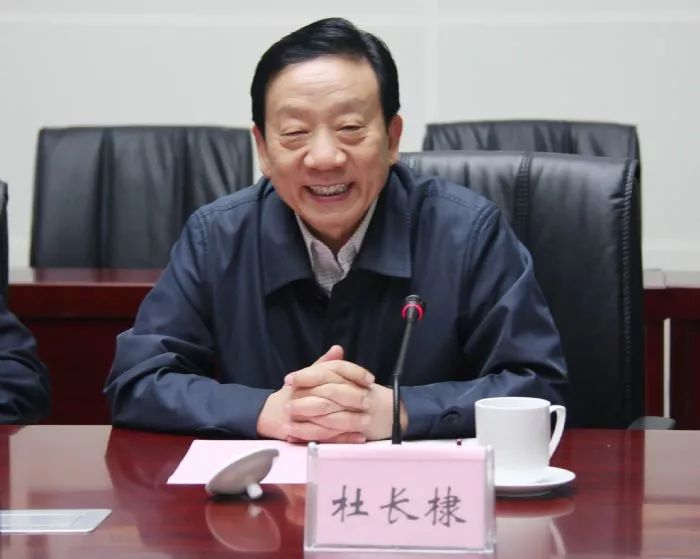 杜长棣，原安徽省轻工业厅副厅长、原安徽省投资集团控股有限公司董事长、党委书记。