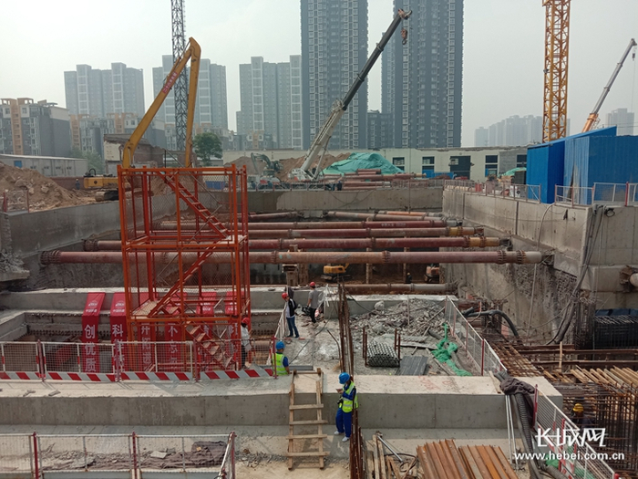 石家庄地铁3号线二期工程施工现场。长城新媒体记者 高航 摄