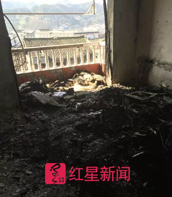 ▲书房的火灾现场&nbsp;&nbsp;受访者供图