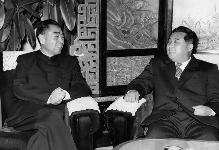 1958年，周恩来总理会见来访的金日成。