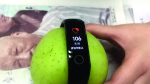 华为手环在青苹果上测出心率