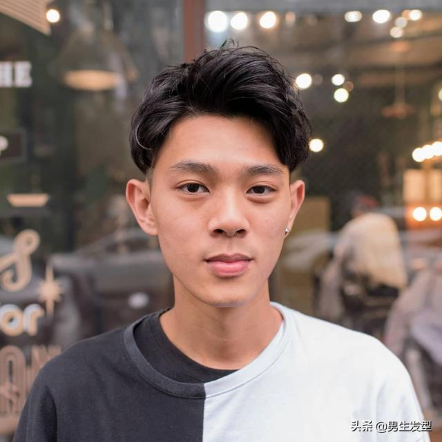 男生剪“偏分”发型太帅了,完美修饰脸型,气质率性又时尚