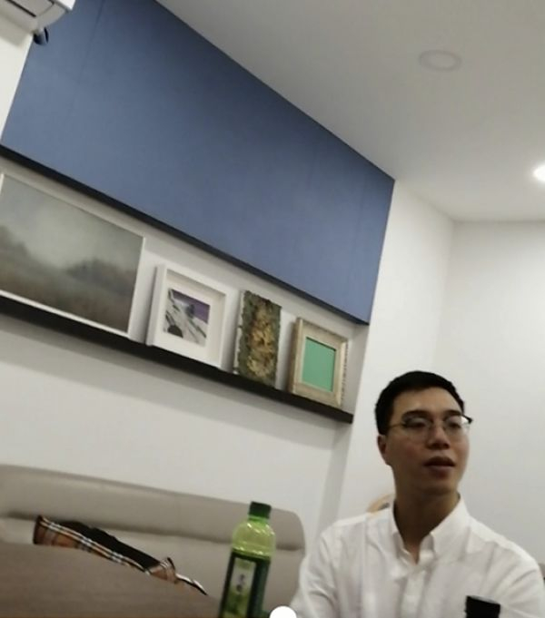 位于广州海珠区的一家会所，馆主“冯子煜”给记者讲解中脉模式。 &nbsp;澎湃新闻记者 赵孟 图