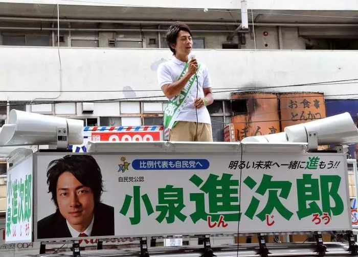 在许多选战中，只要有小泉进次郎站台助选，都会引来大量民众围观，人气爆棚