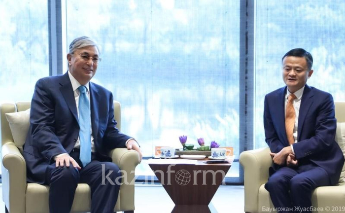 托卡耶夫会见马云 图自哈通社