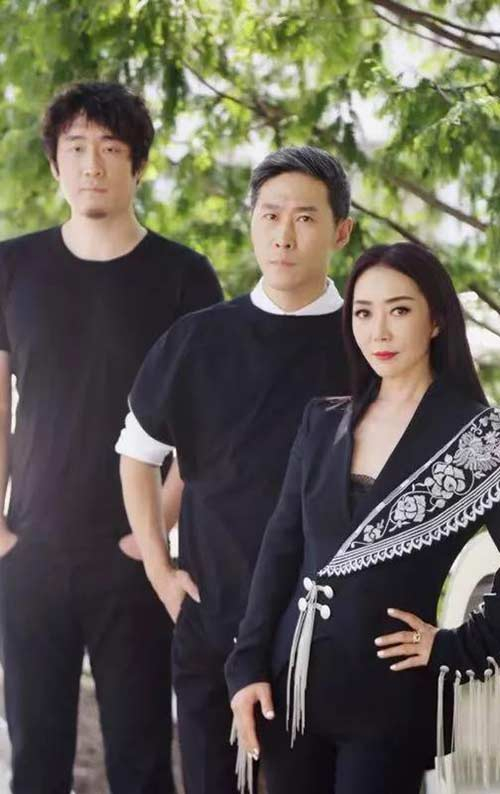程琳：一把二胡征服纽约林肯中心|战马奔腾|程琳|二胡_新浪新闻
